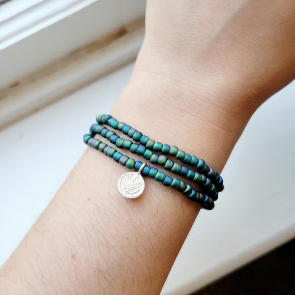 Vintage Set of 3 Dainty Blue Green Beaded Bracelets - Picture 4 of 6